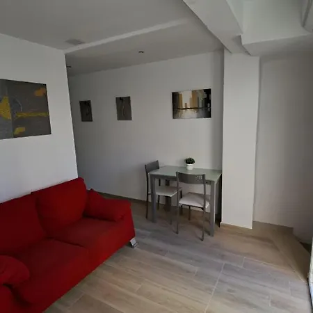 Independiente Con Terraza, En Casa Reformada A 200 Metros De La Playa Apartment