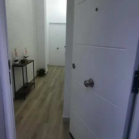 Independiente Con Terraza, En Casa Reformada A 200 Metros De La Playa